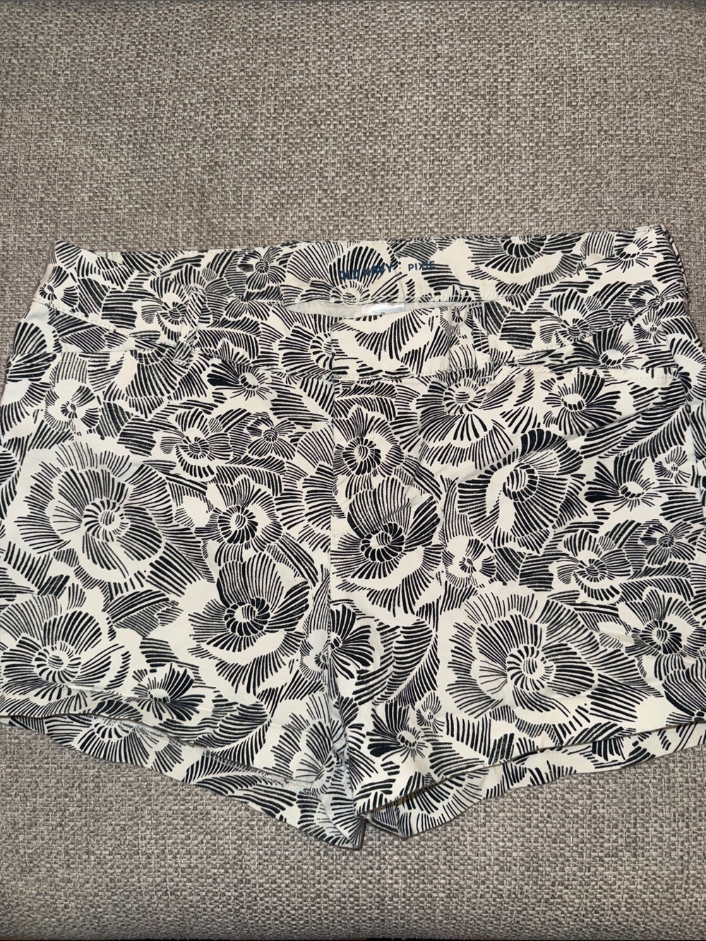 Old Navy Black and White Floral Women’s Shorts